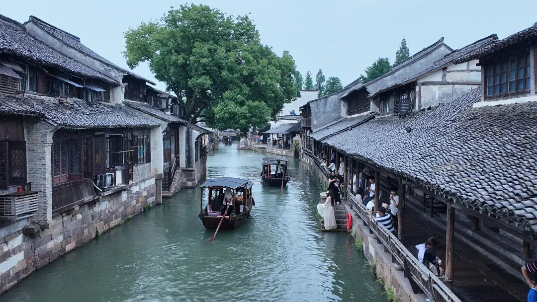 a-1400-person-group-tour-3.jpg a-1400-person-group-tour-3.jpg