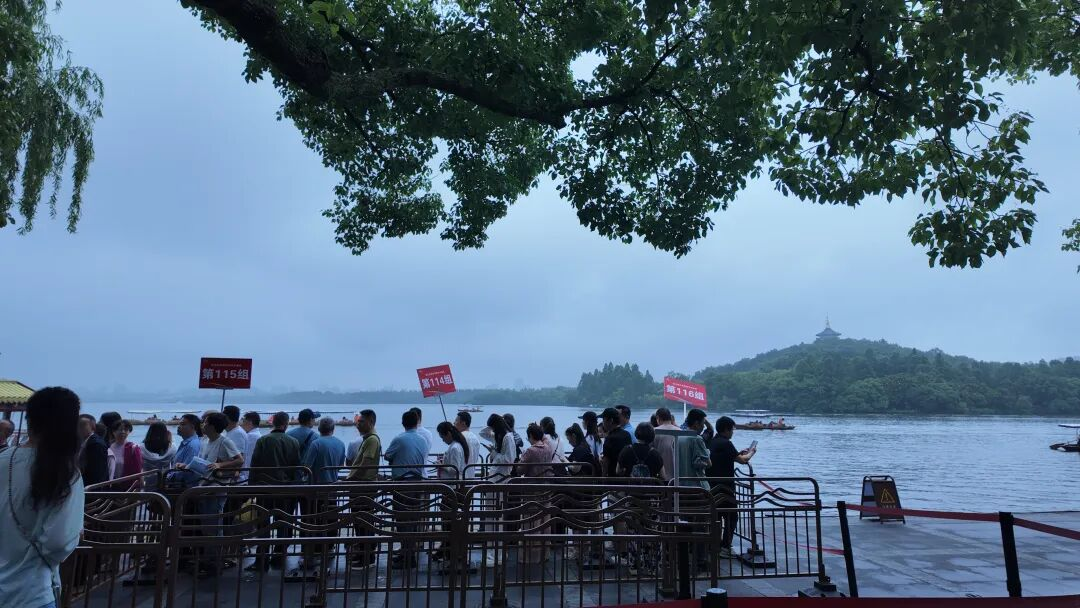 a-1400-person-group-tour-8.jpg a-1400-person-group-tour-8.jpg