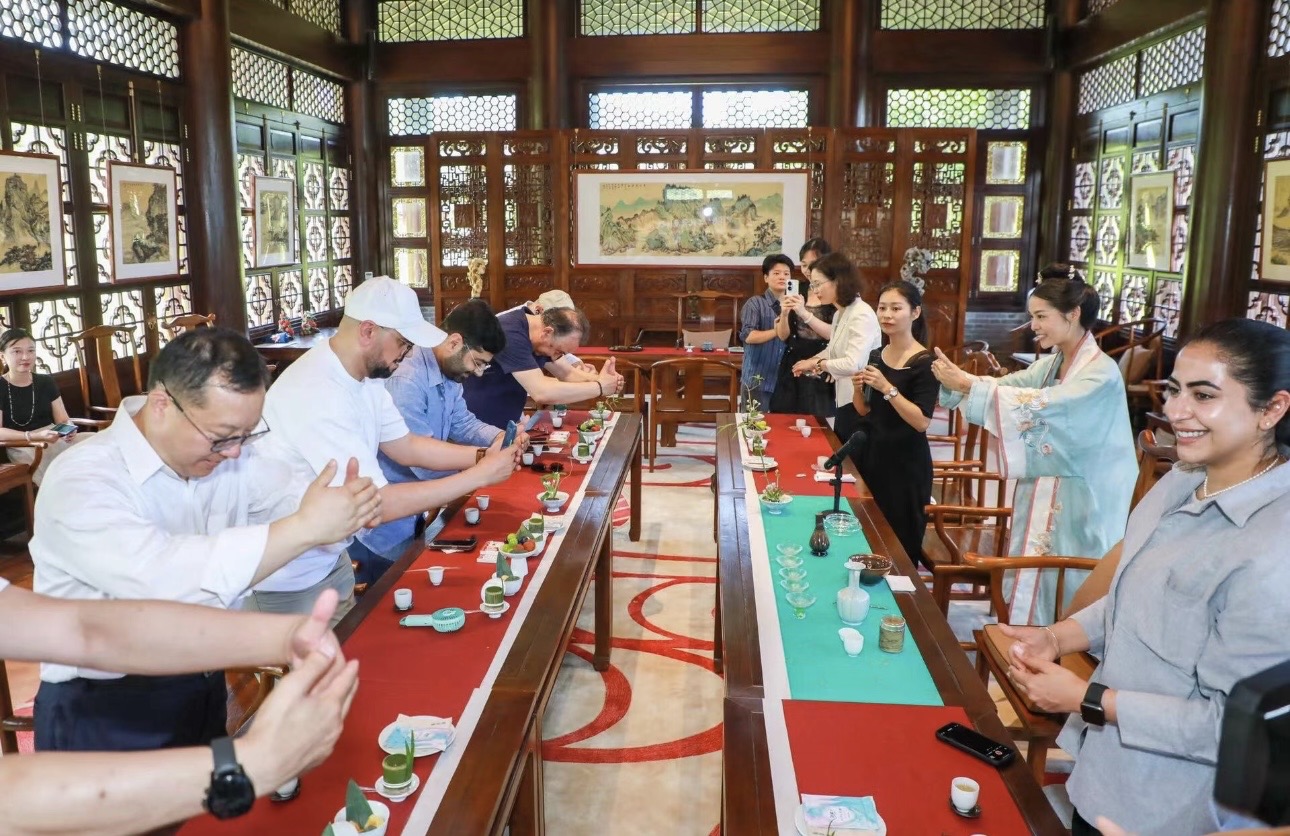 hangzhou-kangyi-greets-distinguished-visitors-from-central-asia-1.jpg hangzhou-kangyi-greets-distinguished-visitors-from-central-asia-1.jpg