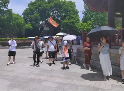 Showcase of the Kangyi Tour Guide Team
