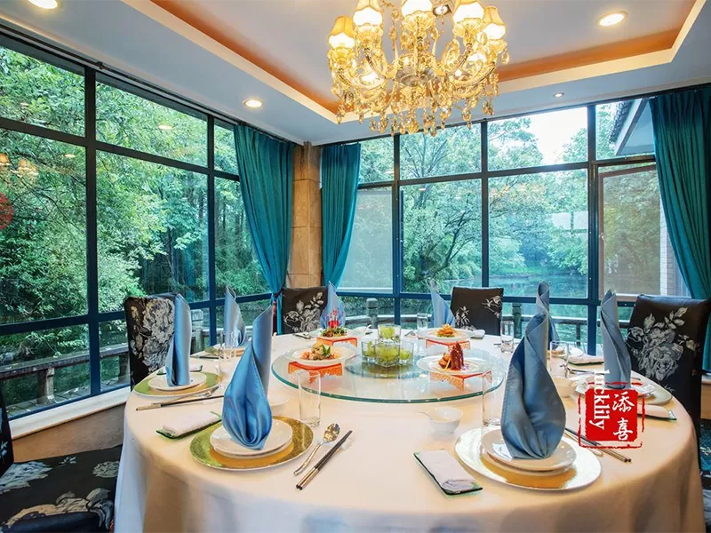 Food & Dining Around West Lake