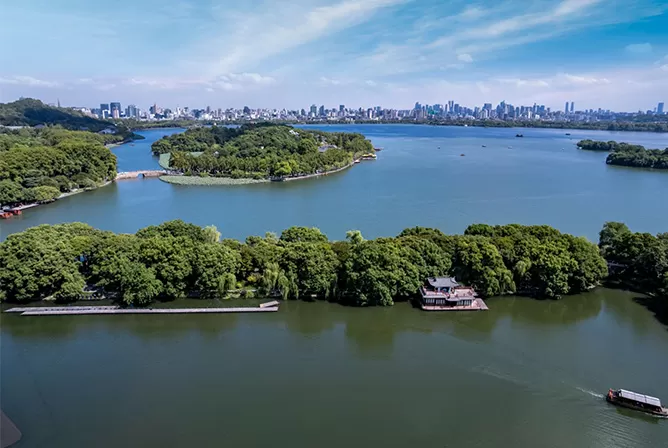 Sightseeing in Hangzhou
