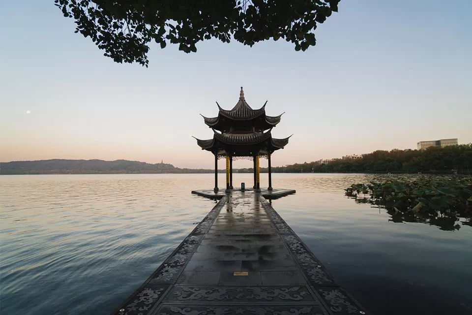 Sightseeing in Hangzhou
